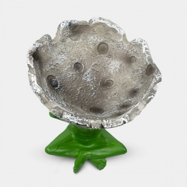 Alien Holding Moon Ashtray - GB The Green Brand