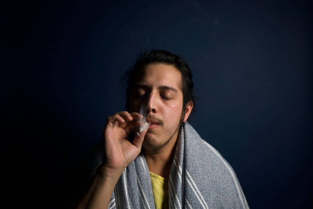 Vaping vs smoking: What are their main differences? Which one is less harmful? Vaping vs smoking: What are their main differences? Which one is less harmful?