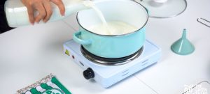 Echar leche